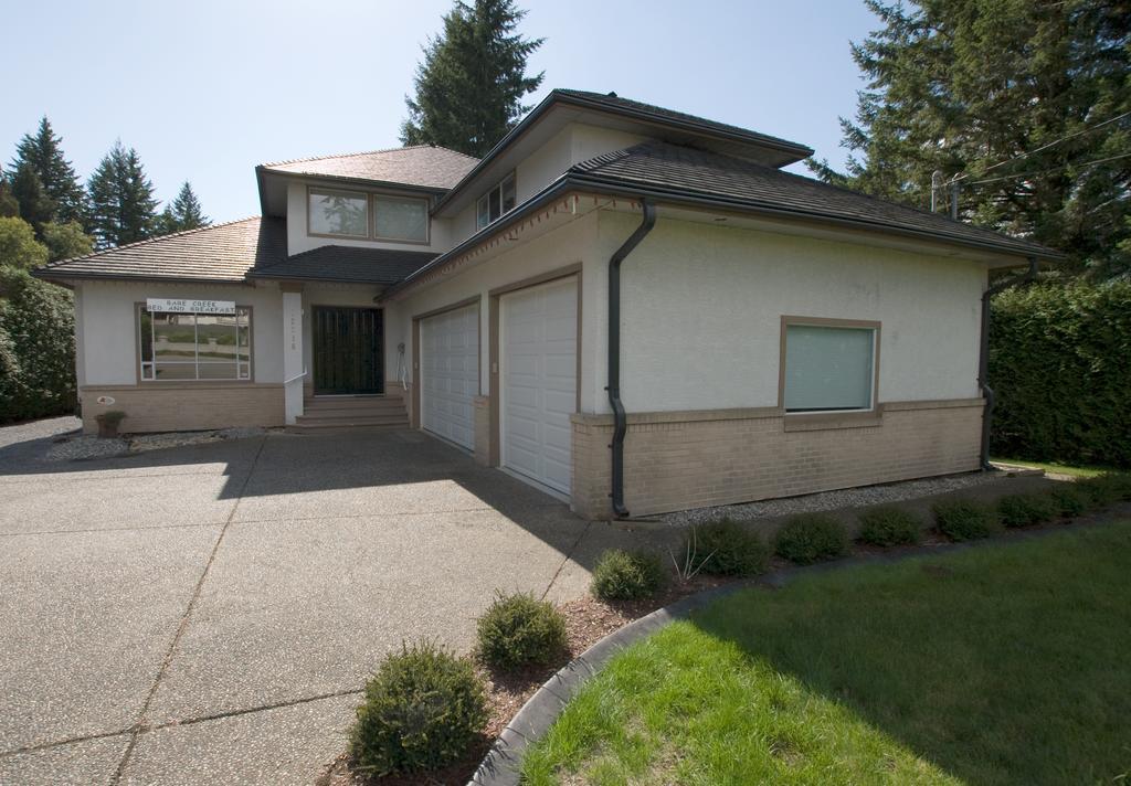 Bare Creek Bed & Breakfast Surrey Exterior photo